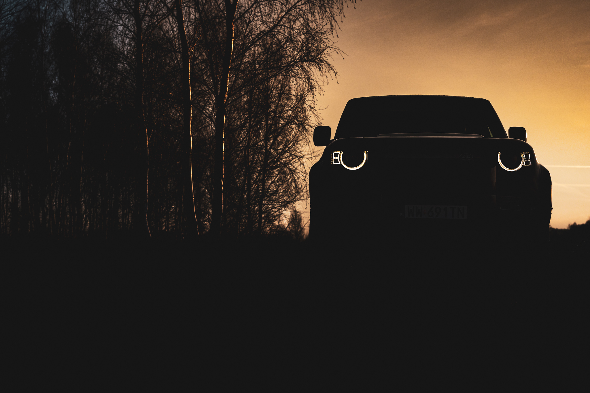 Defender Experience - sylwetka o zachodzie słońca